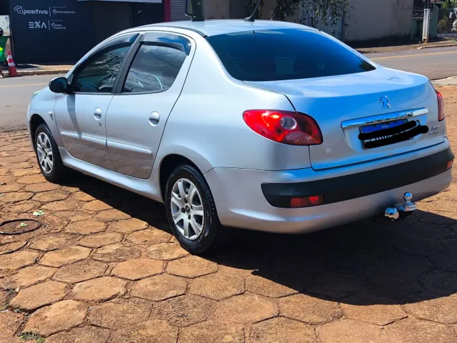 Peugeot 207 Sedan Passion XR 1.4 Flex 8V 4P 2011