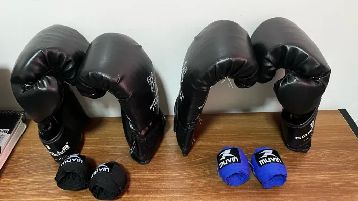 Luva de Boxe Gorilla 12 oz + Bandagens Pouco Usadas