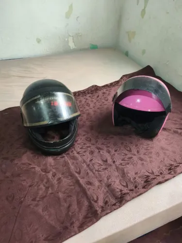 Troco ou Vendo 2 capacetes usado