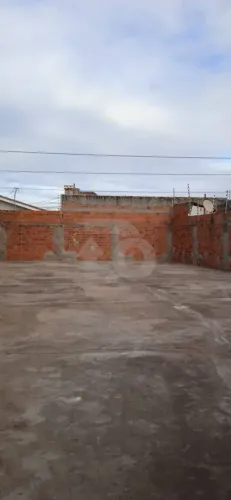 Casa de 250m² no Bairro Aeroporto com 4 Quartos, Quintal, Varanda e Mais