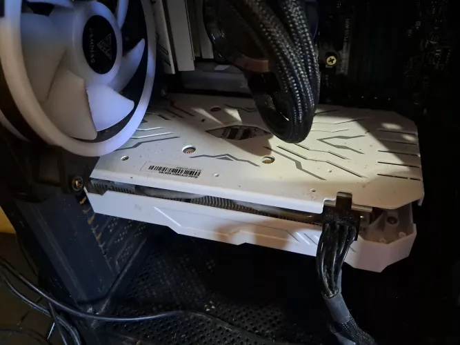 Placa de video GTX 1660 TI 4 meses de uso