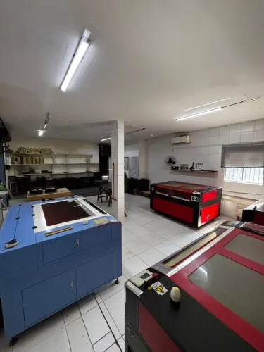 Fábrica completa de corte a laser e comunicação visual