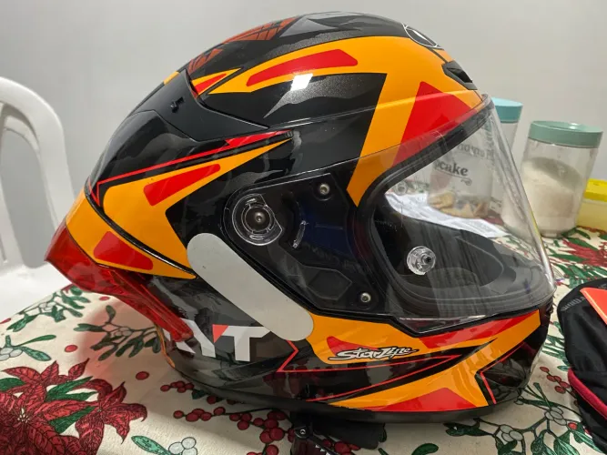 Capacete KYT tt course, ler descrição..