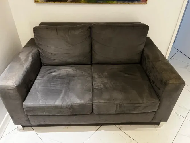 Sofá confortável de 2 lugares