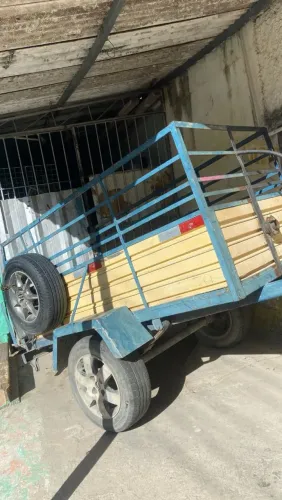 Carroça Reboque azul usada. Não vendo pelas Olx. Não parcelo. Venda à vista.
