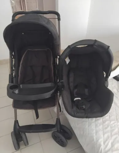 Carrinho-bebê conforto 