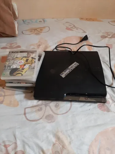 PS3 Slim com Defeito + 8 Jogos