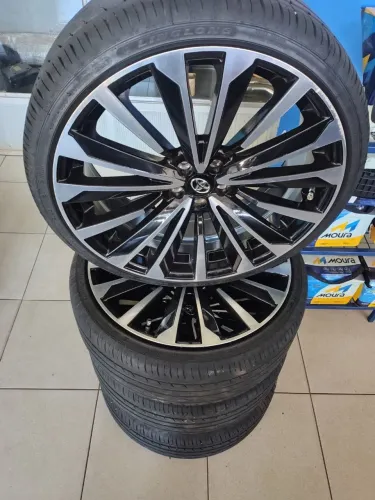 Roda 20 do corolla