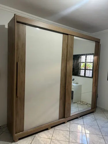 Guarda-Roupa de Casal com Porta com Vidro