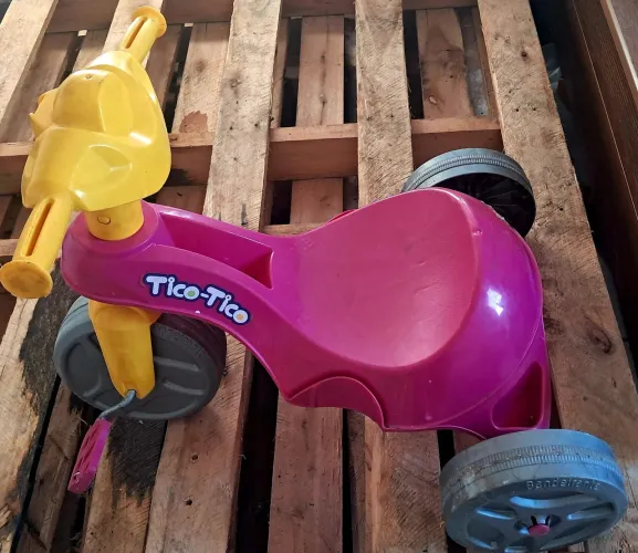 Triciclo velotrol menina