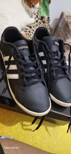 Sapato adidas original usado poucas vezes