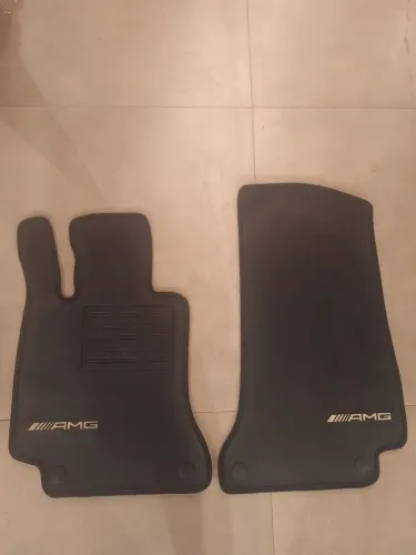 Tapete borracha Mercedes Slc AMG R172 original seminovo sem detalhe