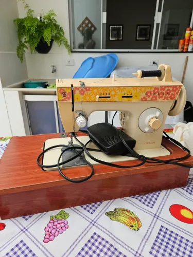Máquina de costura singer