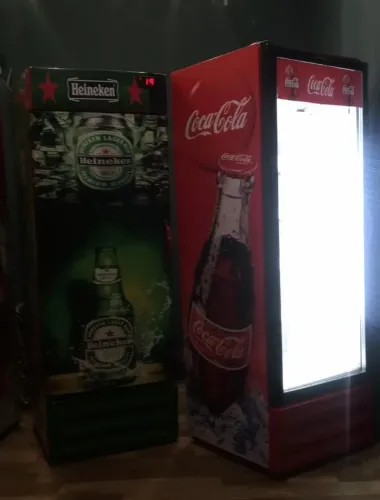 Expositoras Coca Cola contendo duas unidades e uma Cervejeira Heineken Porta cega !!!!
