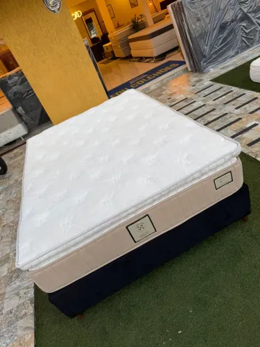Cama de Casal Carneiro seminovo