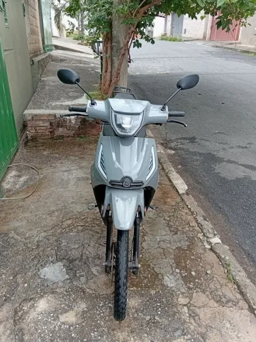 Moto muito bem conservada