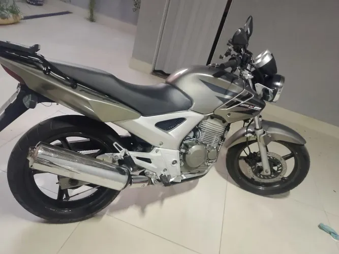 Muito conservada a moto pra pessoas exigente!