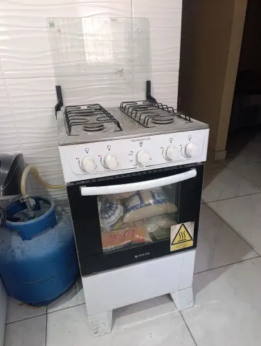 Vende-se fogão 4 bocas.