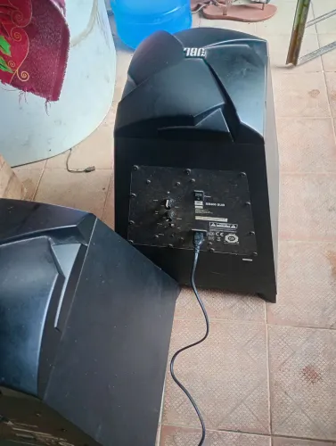 Par subwoof ativo JBL mod SB 300