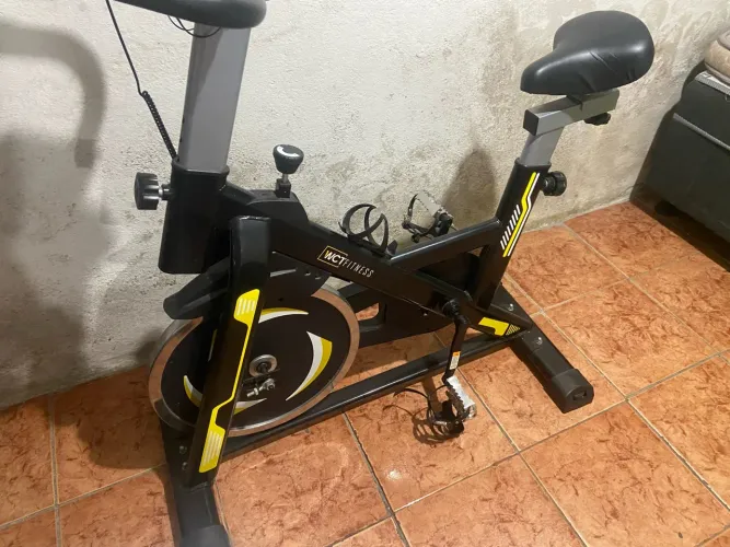 Vende-se bicicleta de spinning WCT Fitness 13 kg