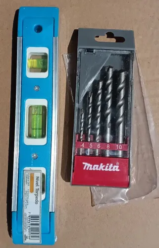 Jogo de Brocas para Concreto 4 a 10mm Makita D-03894 e Nível Torpedo 9 polegadas 