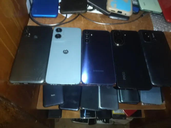 Lote de celulares funcionando só pegar e usar