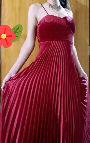 Vestido de festa Vermelho Vinho  cetim drapeado plissado