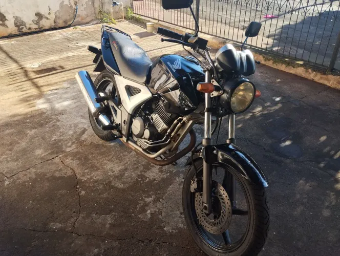 Twiste 250 recém pintada