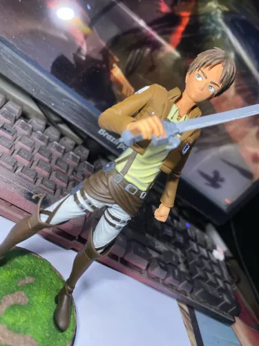 Action Figure Eren Shingeki no Kyojin Anime