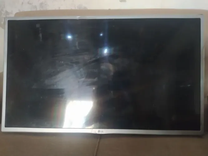 Tv smart LG 32 com display trincada
