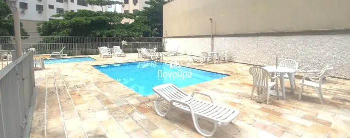 Varanda, sala, dois quartos, suíte, prédio com lazer, frente ao shopping Tijuca