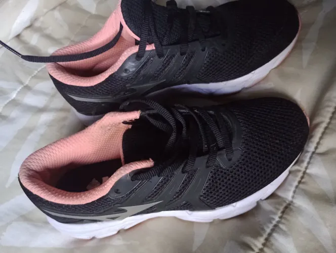 Tênis Mizuno pouco uso tamanho 36 