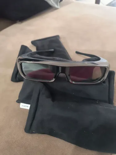 Óculos 3 D Sony nunca Usados 4 peças tudo por 450.00
