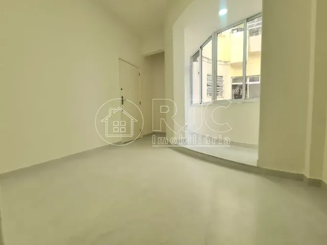 Apartamento para venda tem 35 metros quadrados com 1 quarto em Catete - Rio de Janeiro - R