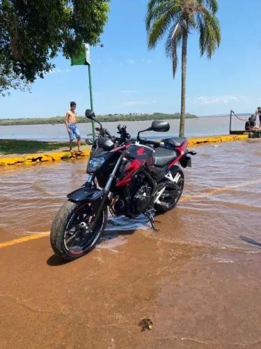 CB500F em ótimo estado
