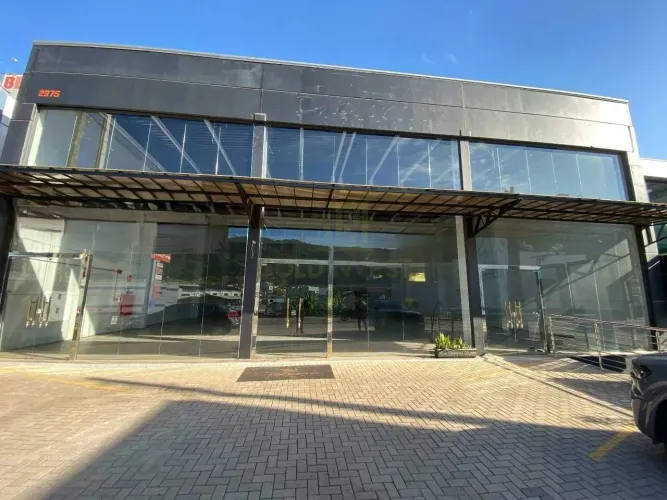 Galpão comercial com 1.200m² ao lado da FIP em Brusque!