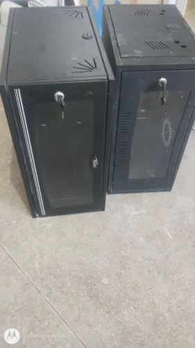 Mini rak de parede para equipamentos.