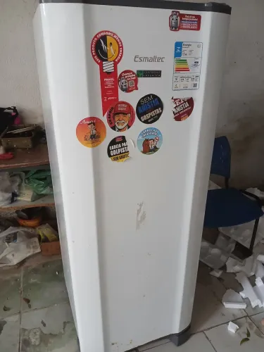 Geladeira com defeito para retirada de peças