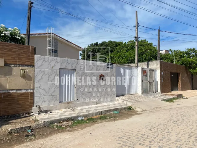 Casa com Piscina à Venda em Pau Amarelo  3 Quartos