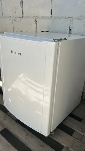 Frigobar Electrolux RE80