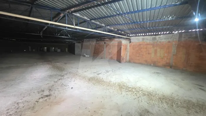Galpão no Tucuruvi, 800 m², 02 banheiros