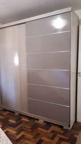 Guarda-roupas (210x230cm)