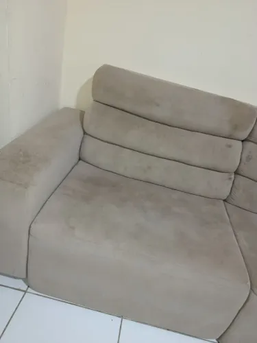Sofá retrátil e cadeiras