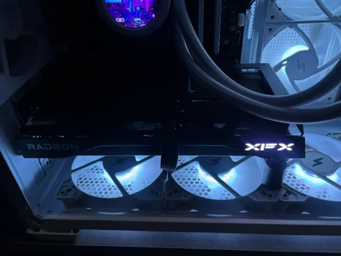 Rx 9060xt xfx swift 16gb triplo fan