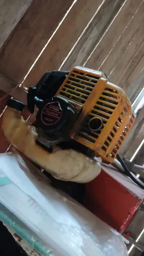 Vendo uma roçadeira