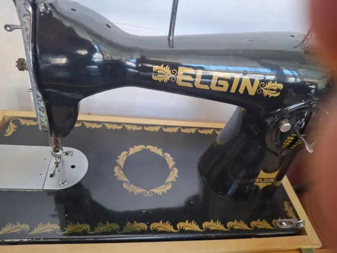 Vendo máquinas de costura antigas