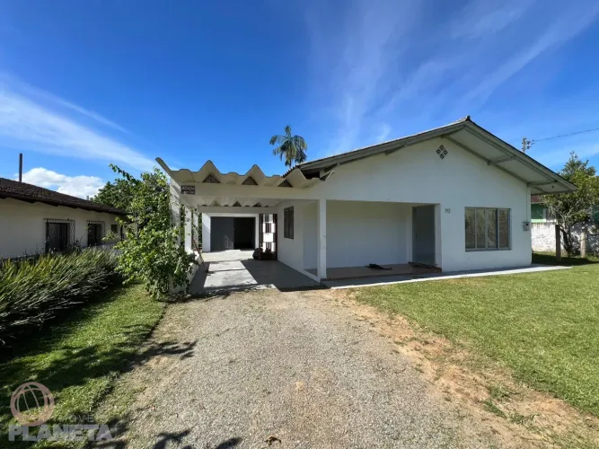 Casa Versátil no Água Verde: Ideal para Residência ou Negócios!
