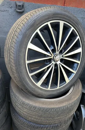 Rodas Jetta 17 original + pneus bons 