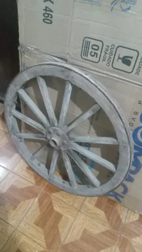 Roda de Madeira e Ferro (antiga).