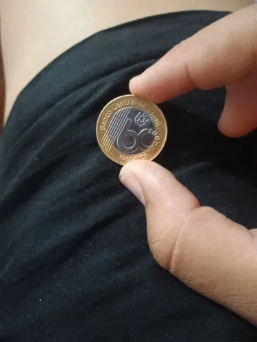 moeda de r$ 1 mas de 60 anos